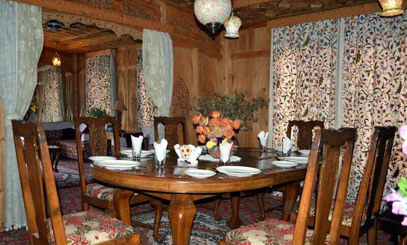 Flower Valley Houseboat, Srinagar 4